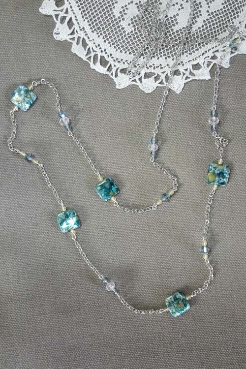 C0028 - Palets en nacre tons vert/bleu/ et perles cristal