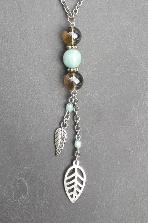 C0040 - Détails pendentif avec feuilles argentées