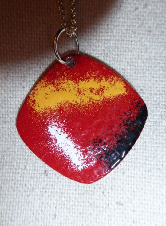 E0005 Fond Rouge