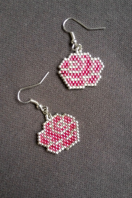 M0004 - Rose en perles tissées à l'aiguille