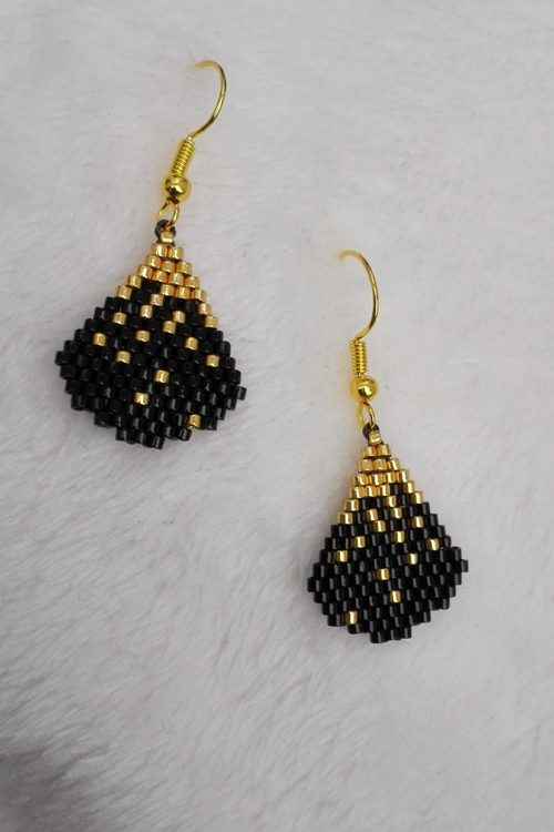 m0018 - Boucles d'oreilles tissées à l'aiguille