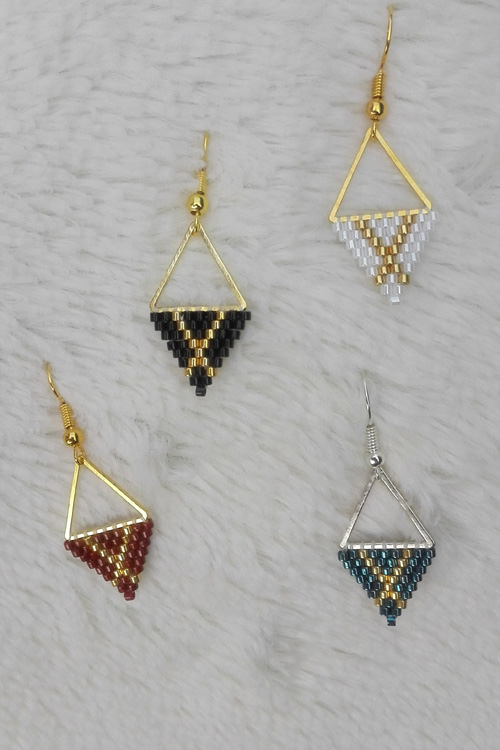 	 M0025 - Boucles d'oreilles tissées à l'aiguille