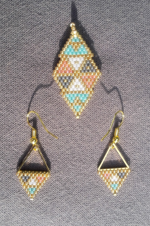 M0046 - Ensemble tissé à l'aiguille - pendentif et boucles d'oreilles