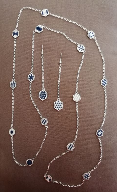 M0093 - Ensemble sautoir et boucles d'oreilles assorties