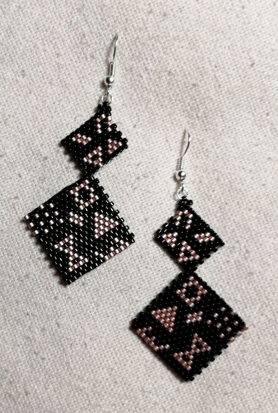 M0096 - Boucles d'oreilles deux pendants carrés tissés