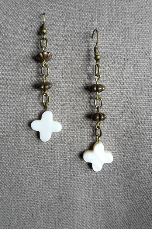 Z0003 - Perles bronze et fleur en nacre